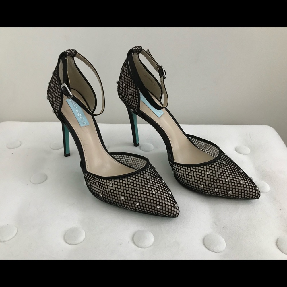 Betsey Johnson NWOB Falon Embellished Pump